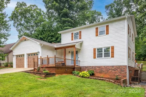 112 Timber Ridge Dr, Lenoir, NC 28645