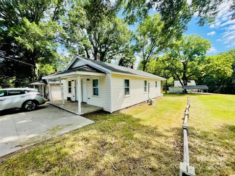 Elm Street, Statesville, NC 28677