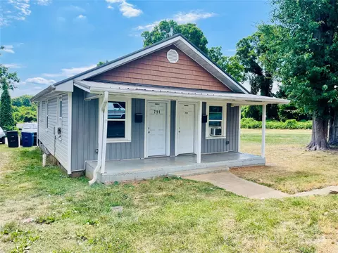 Elm Street, Statesville, NC 28677