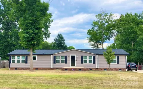 415 Quail Pointe Dr, Salisbury, NC 28147