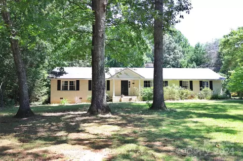 621 Pineburr Ct, Gastonia, NC 28056