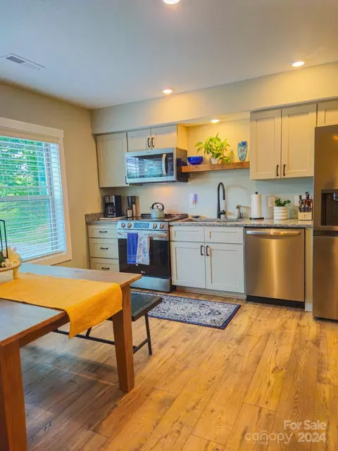 60 Trevor Trl, Clyde, NC 28721 photo 7