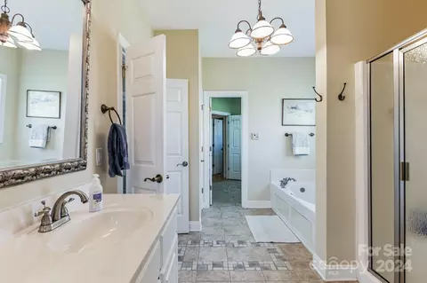 Bath - 324 Whiteplains Pl, Gilbert, SC 29054 photo 1 of 3