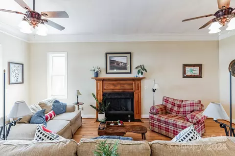 Living - 324 Whiteplains Pl, Gilbert, SC 29054 photo 2 of 3