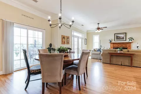 Dining - 324 Whiteplains Pl, Gilbert, SC 29054 photo 2 of 3