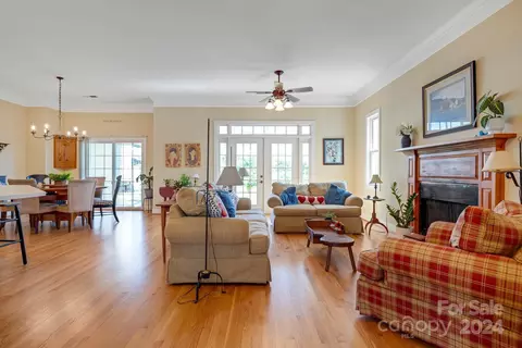 Living - 324 Whiteplains Pl, Gilbert, SC 29054 photo 3 of 3