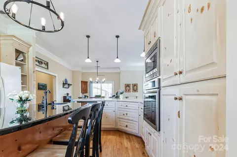 Kitchen - 324 Whiteplains Pl, Gilbert, SC 29054 photo 4 of 5