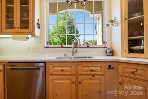 Kitchen - 324 Whiteplains Pl, Gilbert, SC 29054 photo 2 of 5