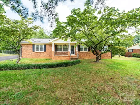 6520 Lynwood Dr, Concord, NC 28027