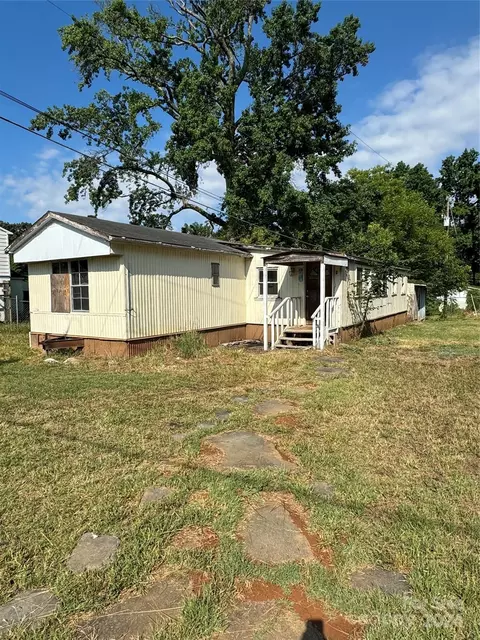 8090 Metts Rd, Charlotte, NC 28214