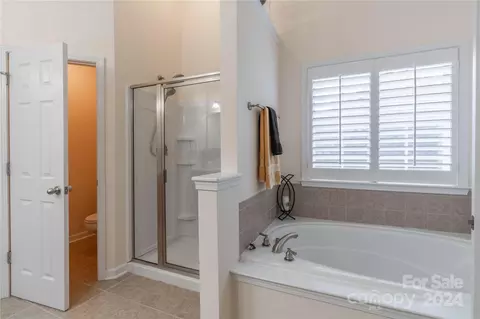 Bath - 10816 Clark St, Davidson, NC 28036 photo 1 of 3