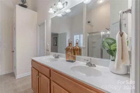Bath - 10816 Clark St, Davidson, NC 28036 photo 2 of 3