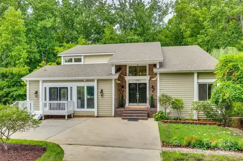 9326 Hunting Ct, Matthews, NC 28105