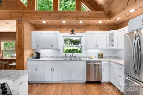 84 Back River Trl, Marshall, NC 28753 photo 8