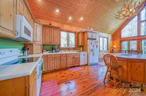 Kitchen - 428 Riverview Dr, Marshall, NC 28753 photo 2 of 3