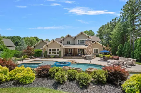 127 Bayberry Creek Cir, Mooresville, NC 28117