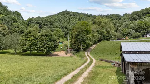 99999 Windswept Dr, Burnsville, NC 28714