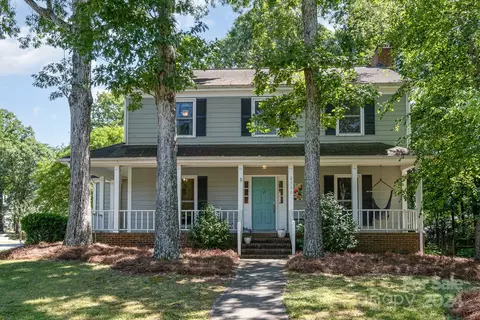 2326 Hunters Bluff Dr, Matthews, NC 28105