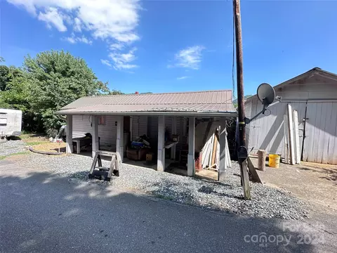 72 Short St, Hot Springs, NC 28743
