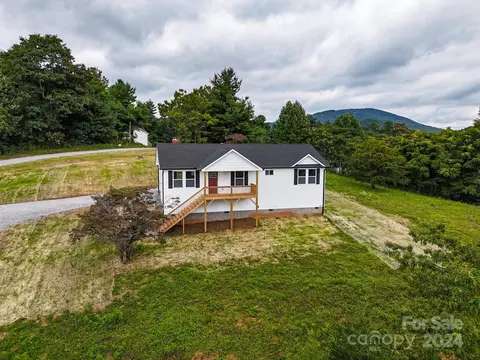 1432 Spicer Cove Rd, Hendersonville, NC 28792