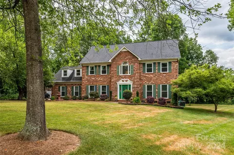 8423 Camelot Dr, Harrisburg, NC 28075