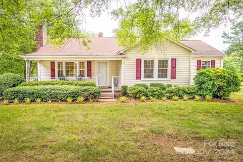703 Bristol Dr, Statesville, NC 28677
