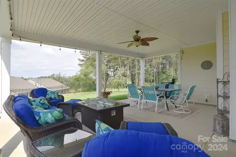 12623 Old Iron Ln, Charlotte, NC 28215