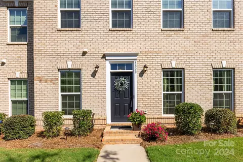 8829 Granby Hill Rd, Charlotte, NC 28227