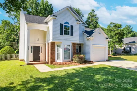 7038 Daerwood Pl, Charlotte, NC 28215