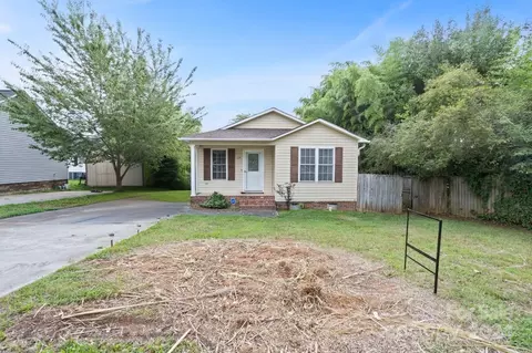 724 Deaton St, Kannapolis, NC 28081