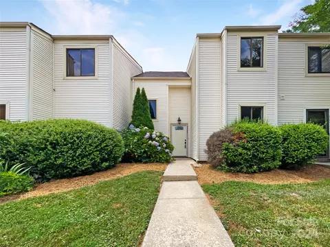 8302 Ramath Dr, Charlotte, NC 28211