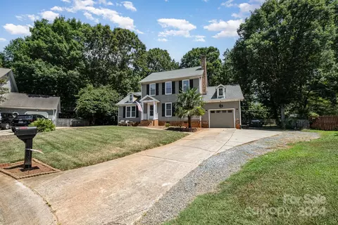 2732 Kilmarnock Ct, Matthews, NC 28105