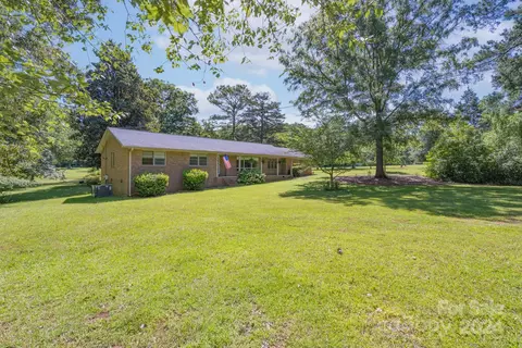1810 Robin Dr, Lancaster, SC 29720 photo 8