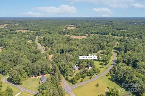 1810 Robin Dr, Lancaster, SC 29720 photo 3