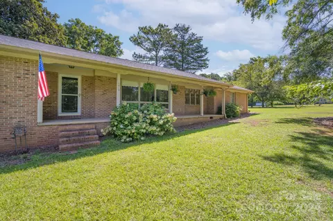 1810 Robin Dr, Lancaster, SC 29720