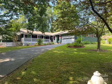 13 Teaneck Trl, Hendersonville, NC 28791