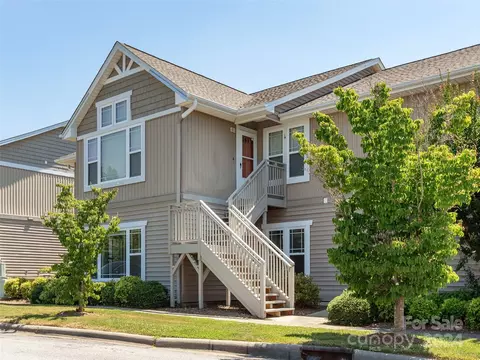 147 Morningside Ln, Hendersonville, NC 28792