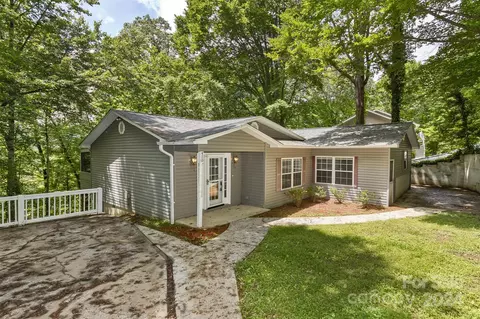 410 Scarlet Oaks Dr, Etowah, NC 28729