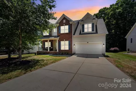 237 Golden Valley Dr, Mooresville, NC 28115
