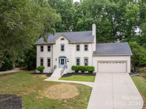 10200 Whitethorn Dr, Charlotte, NC 28277