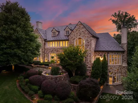 4536 Fox Brook Ln, Charlotte, NC 28211
