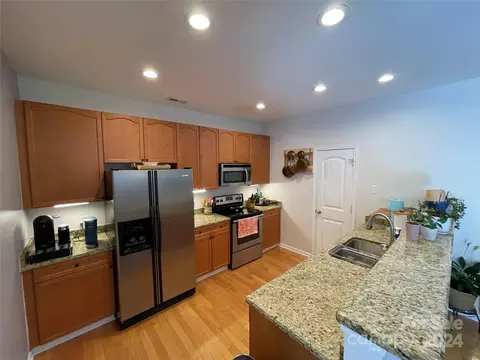 Kitchen - 1119 Central Park Cir, Davidson, NC 28036 photo 2 of 4