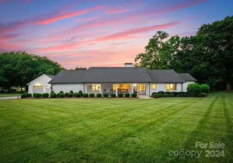 6038 Robin Hollow Dr, Mint Hill, NC 28227