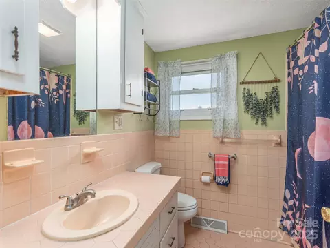 Bath - 280 Mingus St, Canton, NC 28716 photo 1 of 1