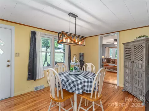 Dining - 280 Mingus St, Canton, NC 28716 photo 2 of 3