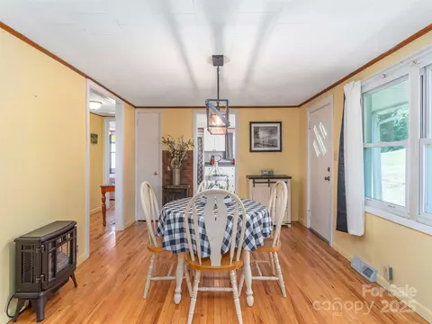 Dining - 280 Mingus St, Canton, NC 28716 photo 1 of 3