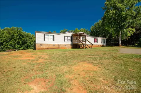 3828 Trouble St, Sharon, SC 29742