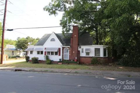 814 Salisbury St, Wadesboro, NC 28170