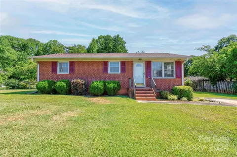 212 Stagecoach Rd, Gastonia, NC 28052