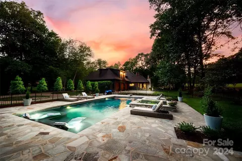 1020 Dan Maples Dr, Cramerton, NC 28032